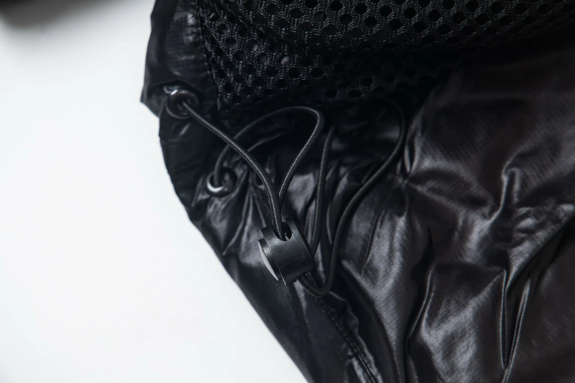 P780 Canada Goose New Puff Couple Style Hooded Down Jacket 1️⃣The fabric is made of recycled Feather-Light tear-resistant fabric, which is ultra-light and has no weight-bearing feeling on the upper body. The unique black label highlights the temperament. The interior is filled with white duck down, making the upper body very light and comfortable! 2️⃣It is very youthful and energetic, and can be easily worn by both men and women. It is very in line with the fashion aesthetic concepts of today's young people! 3️⃣ A full set of customized accessories, complete with three standards, same style for men and women, a must-have for couples. Size: S-XXL
